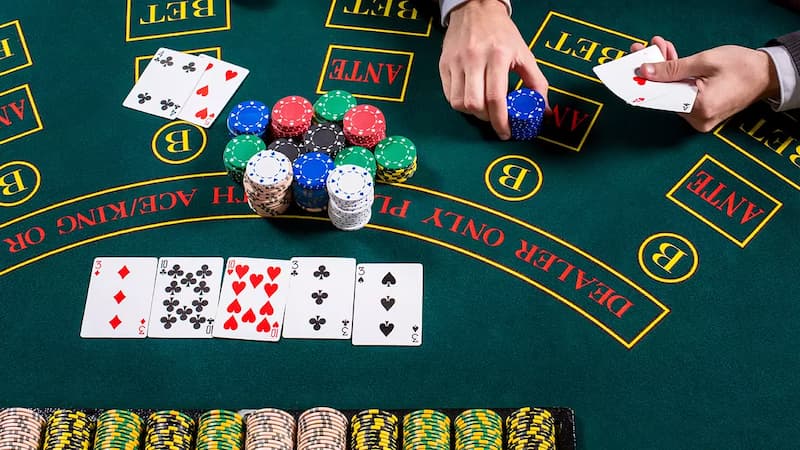 Game bài poker Gamvip: Trải nghiệm game chiến thuật hot nhất 2  poker Texas Hold'em